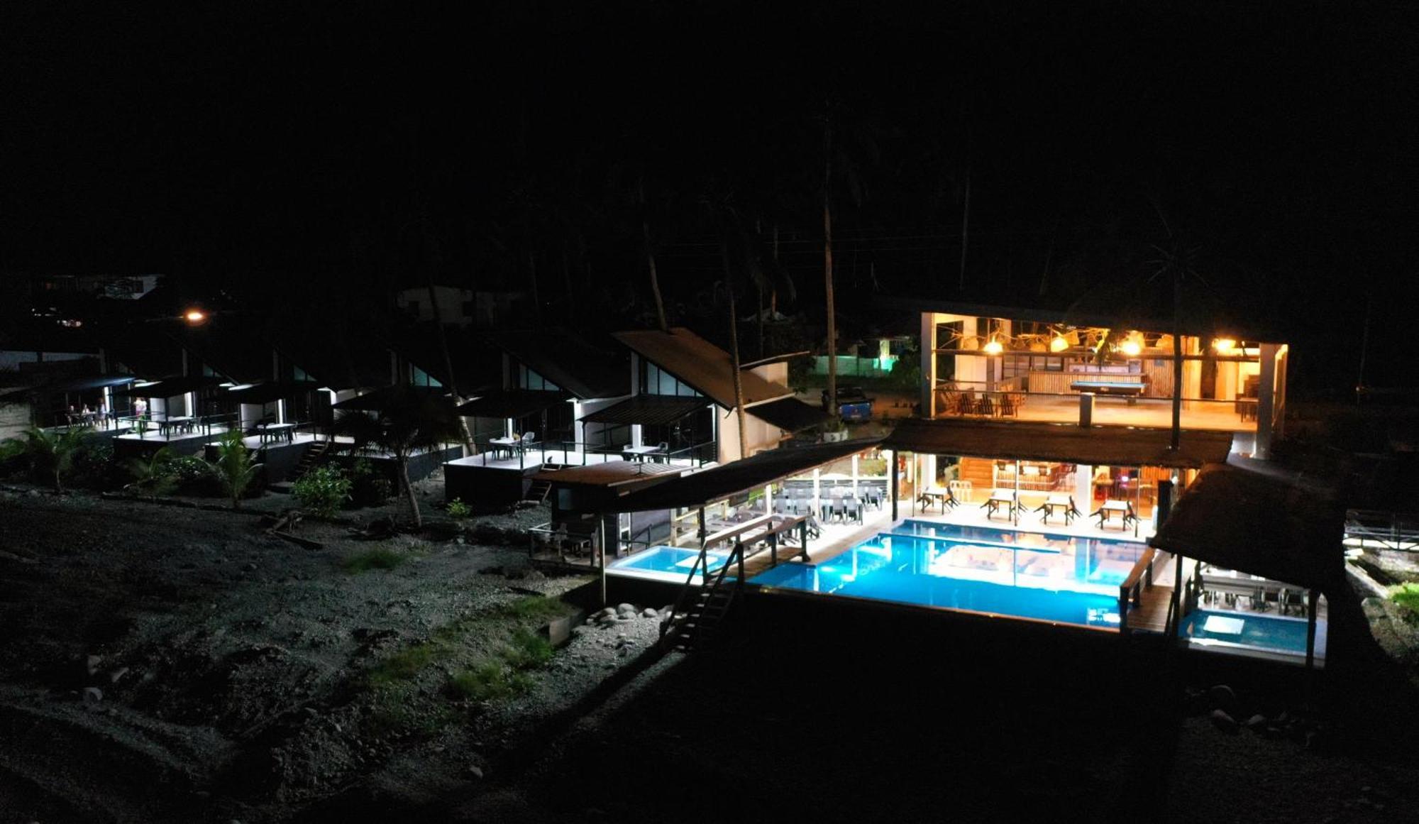 Dream Hotel *